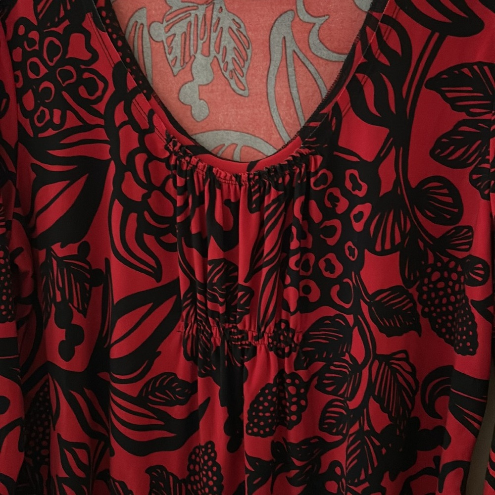 No Brand Name-{Size-1x}-Red and Black Pattered Top - Picture 5 of 5